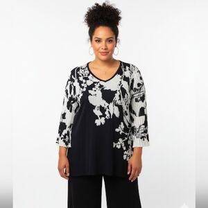 Chico's Sz 2 Large Navy and White Floral Blouse